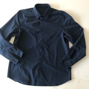 Lululemon navy stretchy shirt